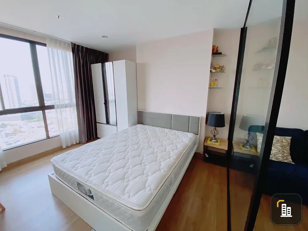 Condo for sale, The Tree Interchange, high floor, river view, beautiful room number, built-in floating furniture, ready to move in