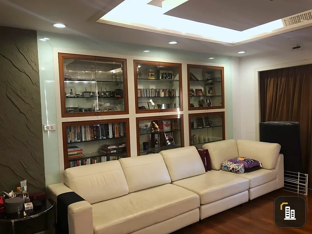 For sale, State Tower condominium, fully furnished, good location, don't wait.