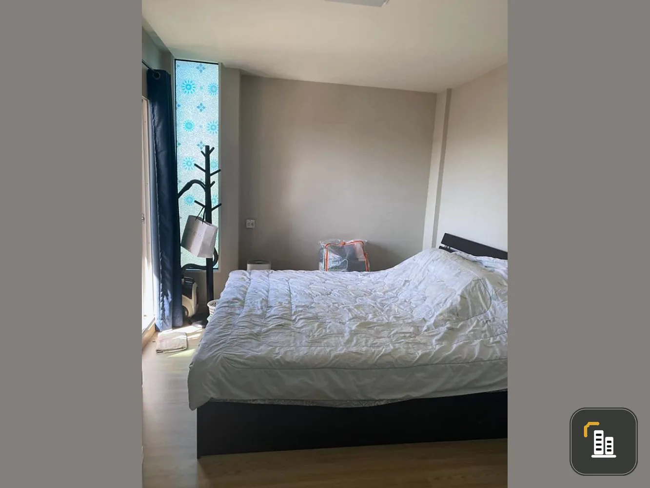 Urgent sale, M Society condo, 1 bedroom, 1 bathroom, size 31 sq.m., has a balcony, fully furnished. Book now, you won't be disappointed.