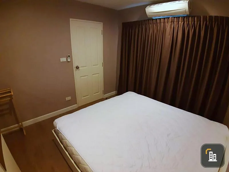 Sale Hallmark Ngamwongwan 2 bedrooms 1 bathroom near MRT. If interested, hurry to reserve.