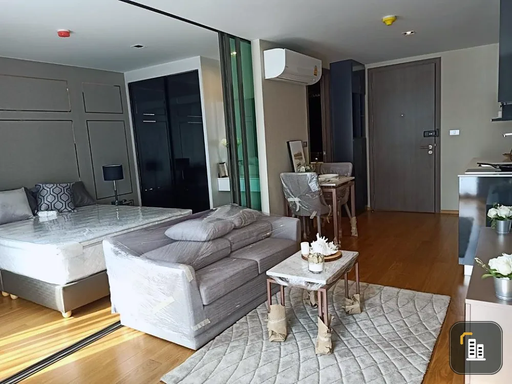 Urgent sale, Condo Altitude Define, beautiful room, built-in, super bang It's good to live by yourself or to invest. Why wait? Book now.