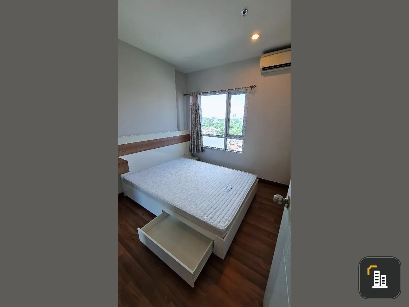 Condo for sale, Centric Tiwanon Station, 12th floor, very new condition room Plus a TV and a mattress. Hurry up and reserve now.