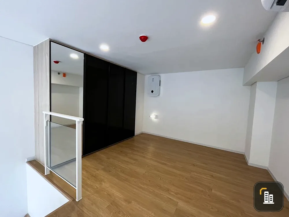 Sell down payment!! Landmark Condo @ MRTA Station, beautifully decorated, good location, can't miss it, book now!!