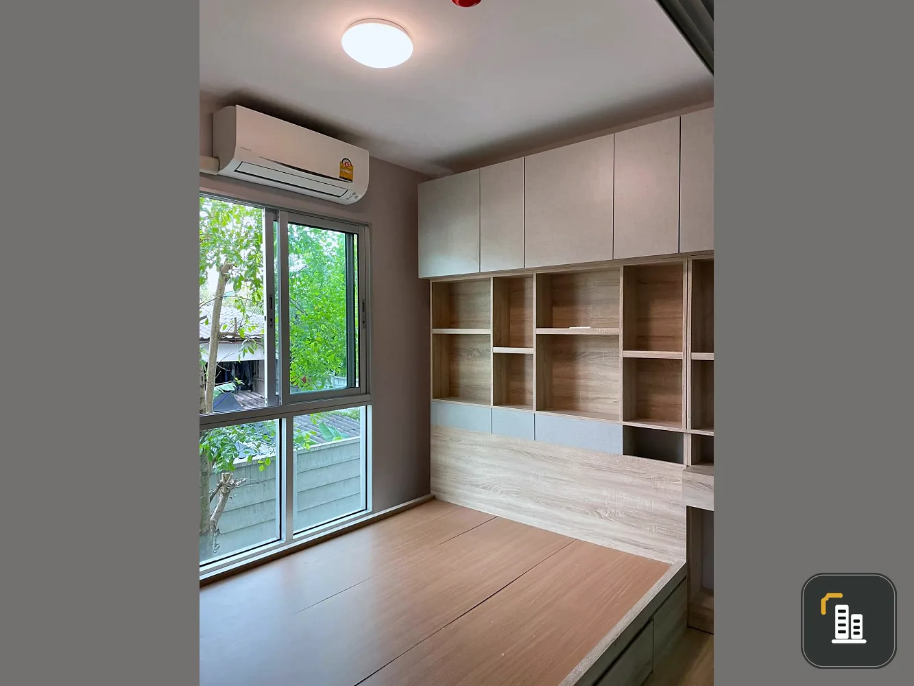 It has arrived. Plum Condo for sale, Chaengwattana. Nice room. Fully furnished. There is no building blocking the back. The wind blows all the time. B
