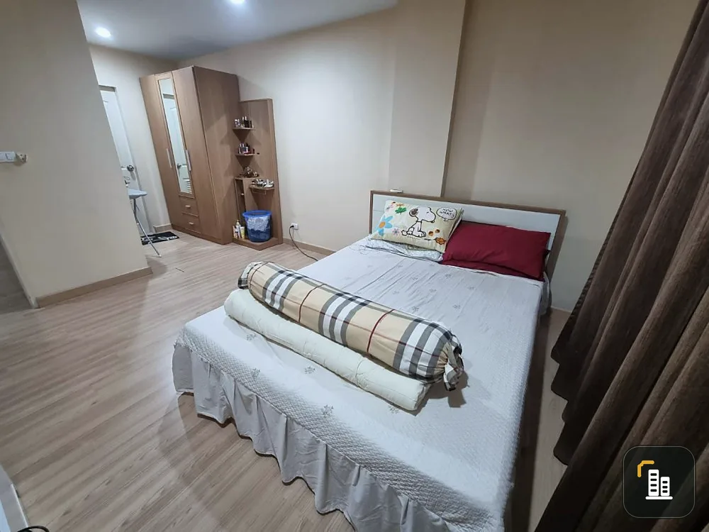 Selling The Niche ID Ladprao 130, has a balcony, pool view, furniture and electrical appliances ready to move in. Book quickly.