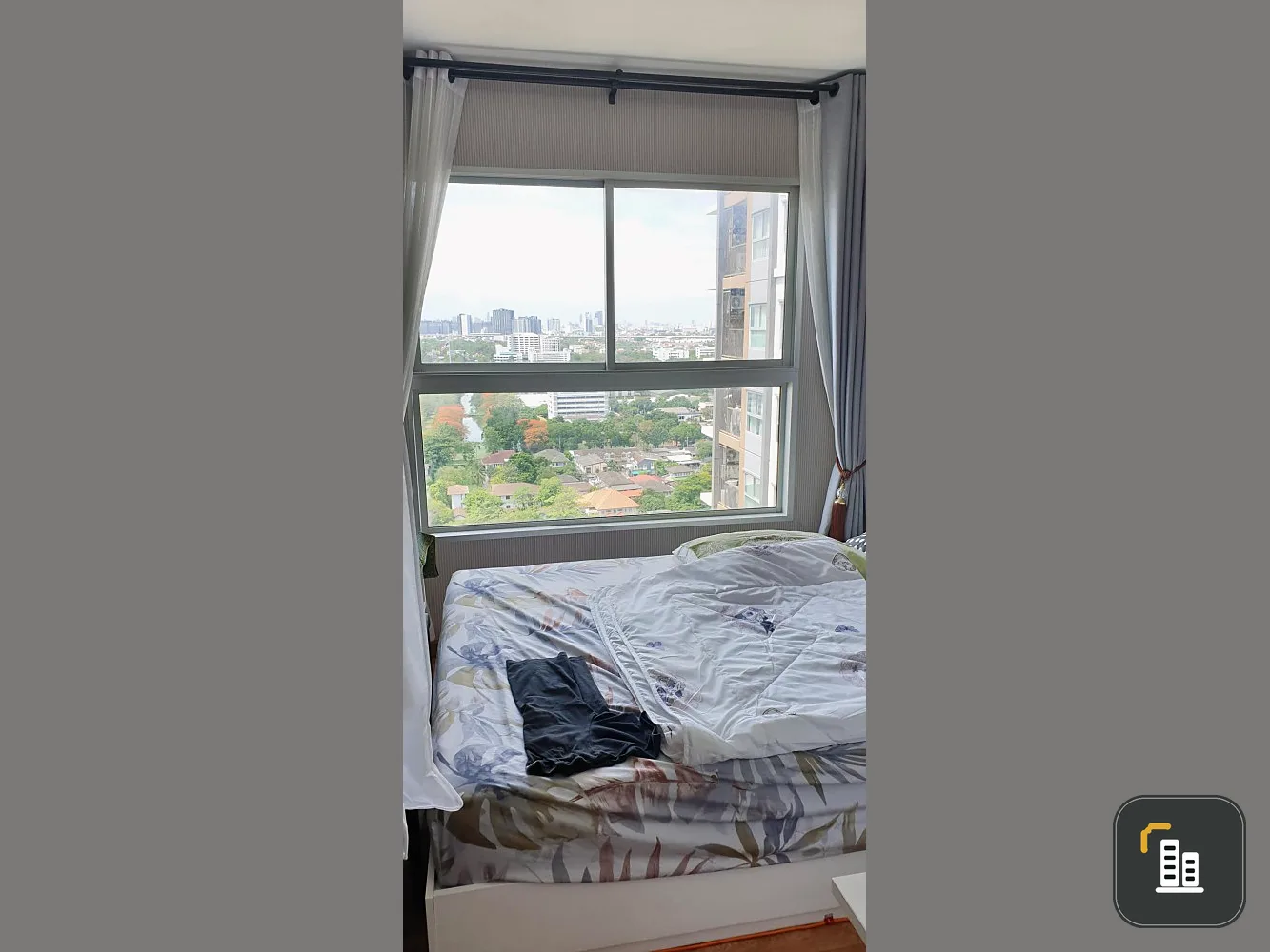Selling The Trust Condo Ngamwongwan, fully furnished, 20th floor, good weather, not hot, don't miss it. Urgent.