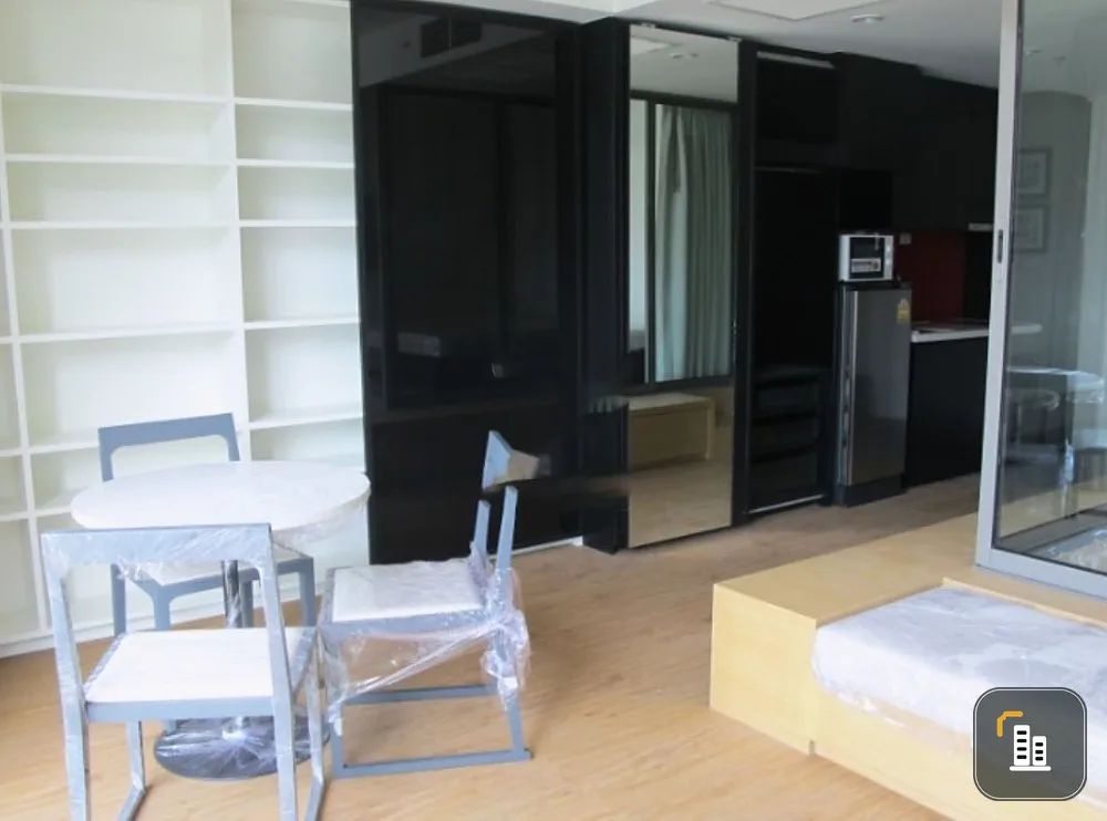For sale, for rent!! Condo Siamese Surawong, a condo in a good location, convenient transportation, ready to move in. Don't wait, book now!!