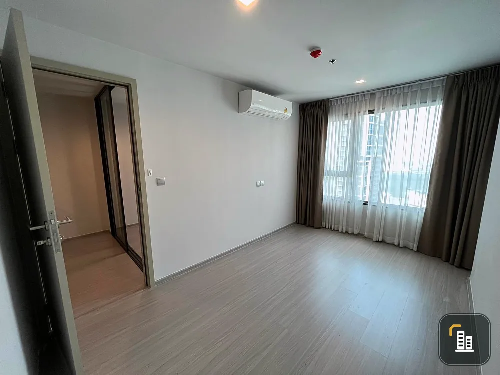 Sale Life Ladprao, empty room, high floor, city view, room decoration type, must be reserved You can reserve in advance.