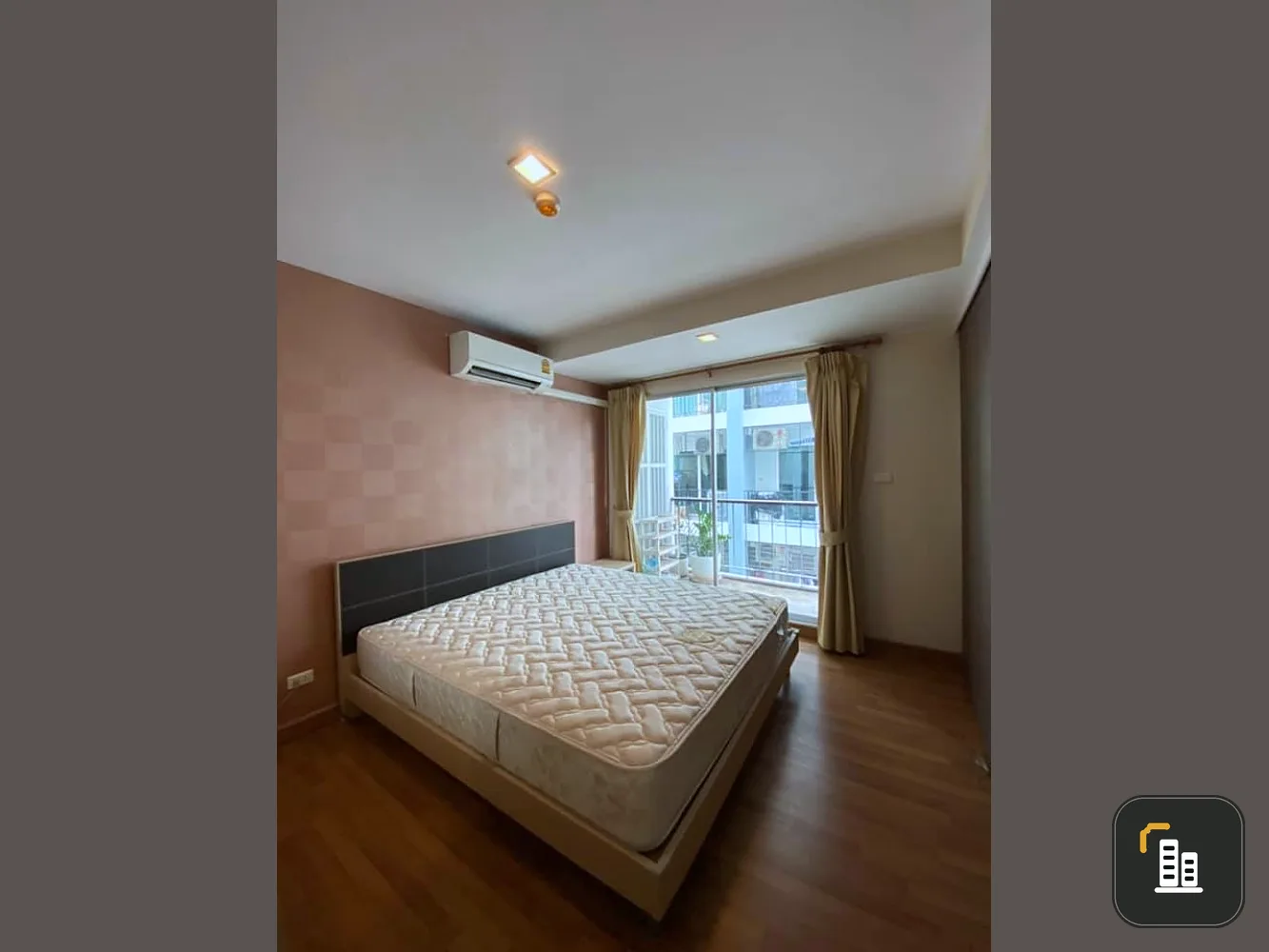 Sell / rent Tree Condo Ladprao 27, spacious room, good electrical appliances. Plus a large sofa that's very comfortable to sit. Book now.