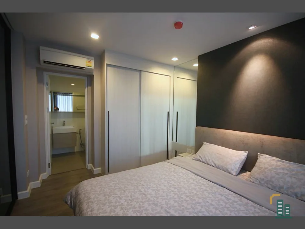 Condo for rent, The Room Sukhumvit 40, ready to move in, well furnished, easy to travel, can't miss it!