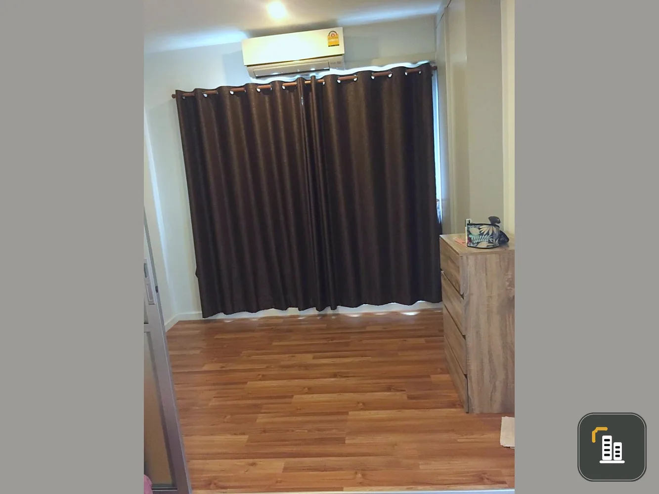 Quick sale!! V Condo, 3rd floor, Building B (sell with tenant) fully furnished. Ready to move in immediately. Hurry up to reserve!!