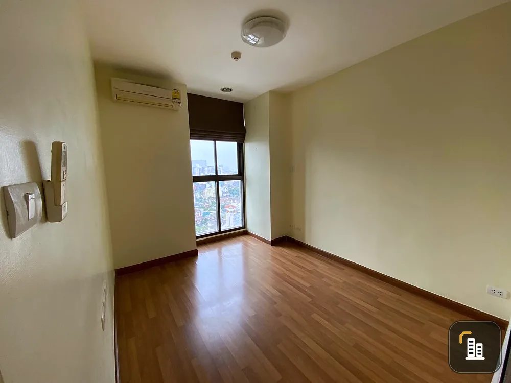 Ideo Ladprao 5 for sale, north room, good location, view of the elephant building, quiet, no noise If you don't book, you will regret it.