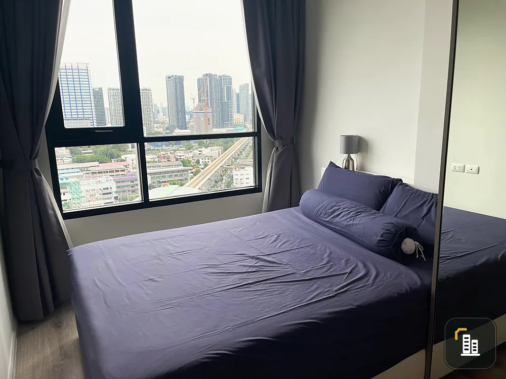 Knightsbridge Prime Ratchayothin for rent. Simple decorated room. Woke up to see a beautiful view of the city. Not booking is considered a mistake.