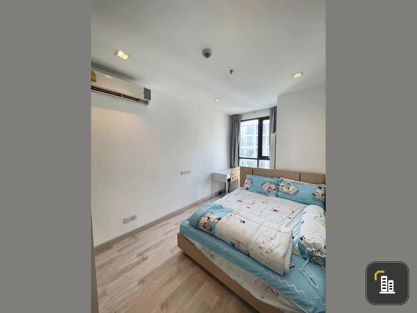 Ideo Mobi Sathorn-Taksin for sale, spacious room, 1 bedroom, ready to move in, high floor, fully furnished, book quickly.