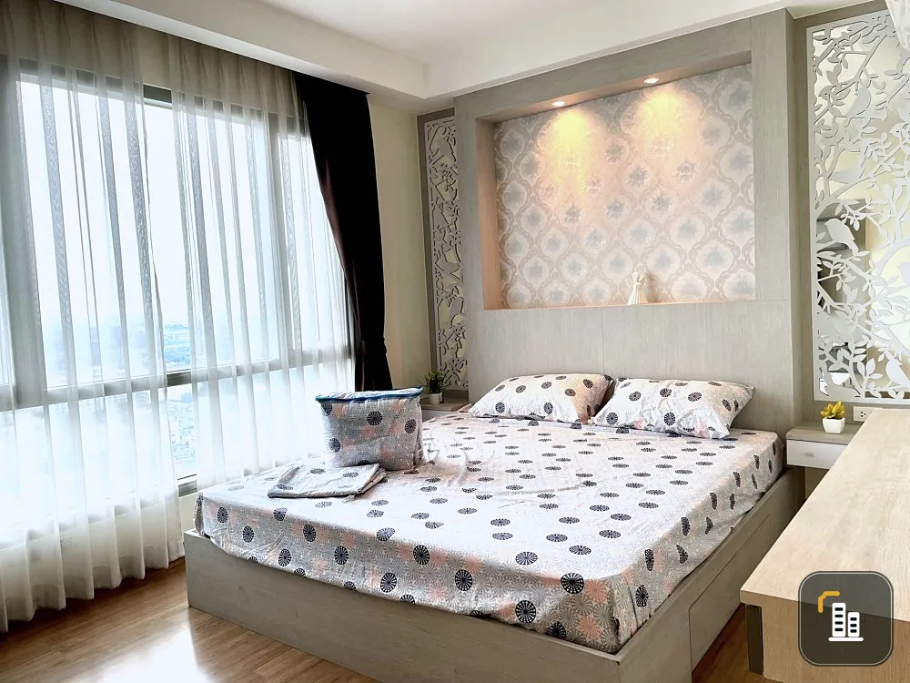 For sale or rent, Thru Thonglor Condo, 24th floor, open view, unblocked view. Plus a fully built-in room, good price, must reserve.