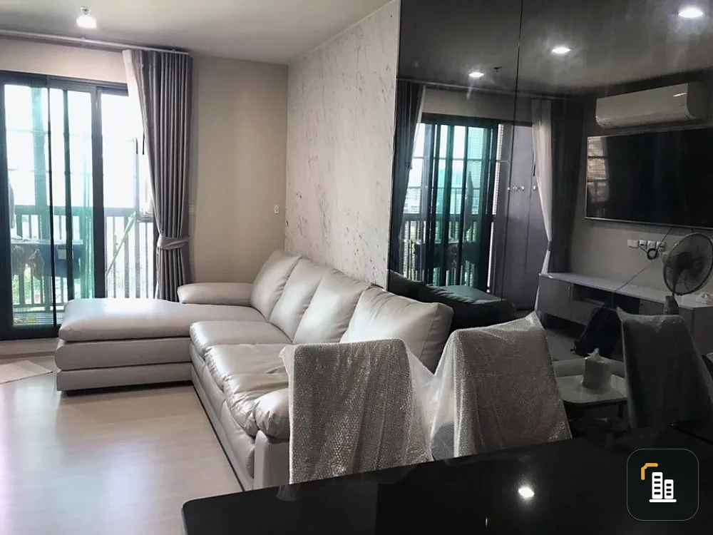 Selling a room on the 17th floor, size 2 bedrooms, 2 bathrooms, well decorated wall wallpaper. Beautiful and worth it. Book now at Life Ladprao.