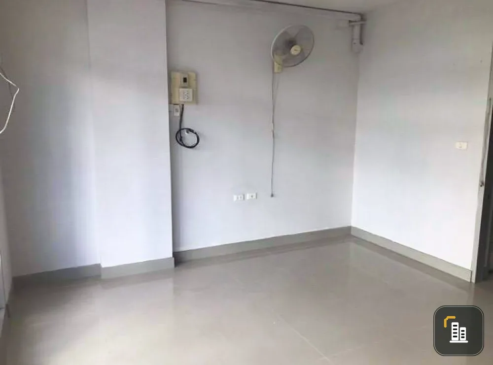 Condo for sale, The Kitt Tiwanon, 1 bedroom, 1 bathroom, separated the interior room already. If interested, hurry to reserve.