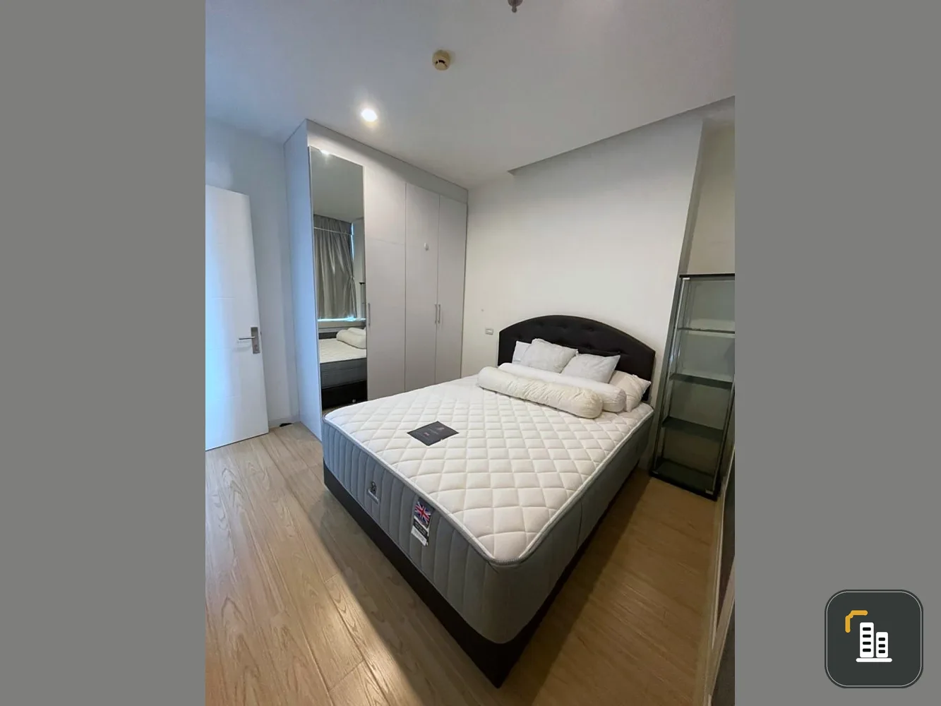 Condo for sale, TC Green Rama 9, 1 bedroom, 1 bathroom, fully furnished, ready to move in. Corner room. If interested, hurry to reserve.