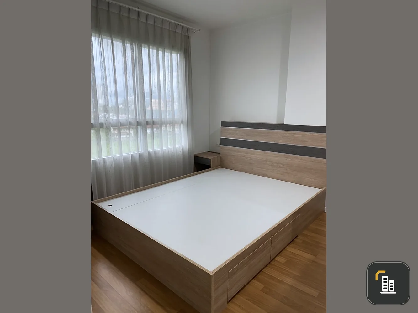 Condo for sale, Lumpini Place Borommaratchachonnani-Pinklao, balcony facing east, can't miss it in the morning sun.