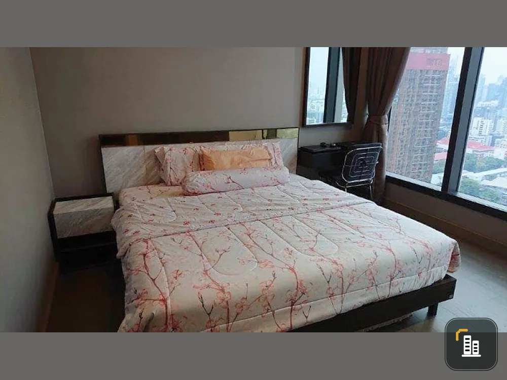 Selling The Esse at Singha Complex, wide room, unblocked view, good furniture. This must be booked quickly.