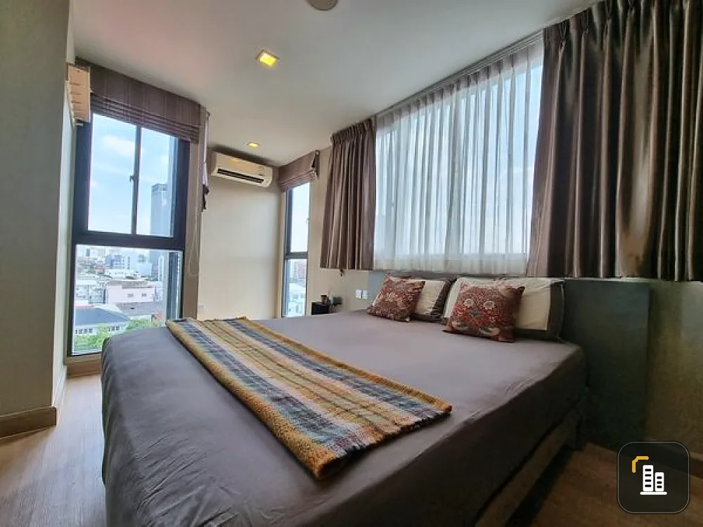 Urgent sale or rent, The L15 condo, corner room, large bedroom window, beautiful view, no building block, good price, must not miss it.