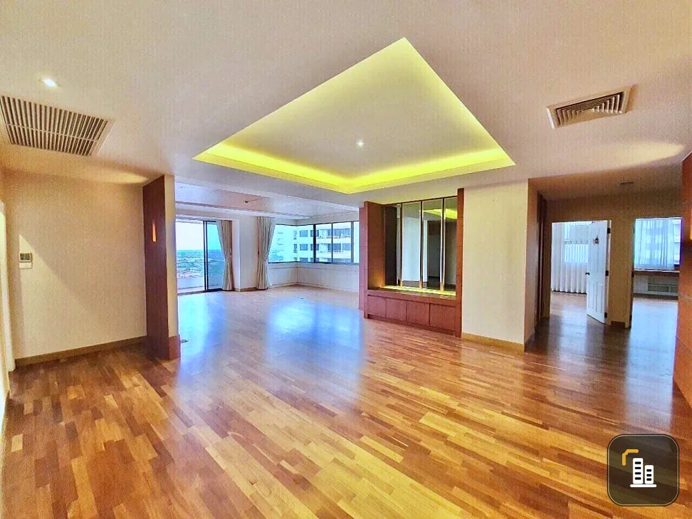 Luxury condo for sale, next to the Chao Phraya River at Riverine place, comes at a great price. You should not miss it.