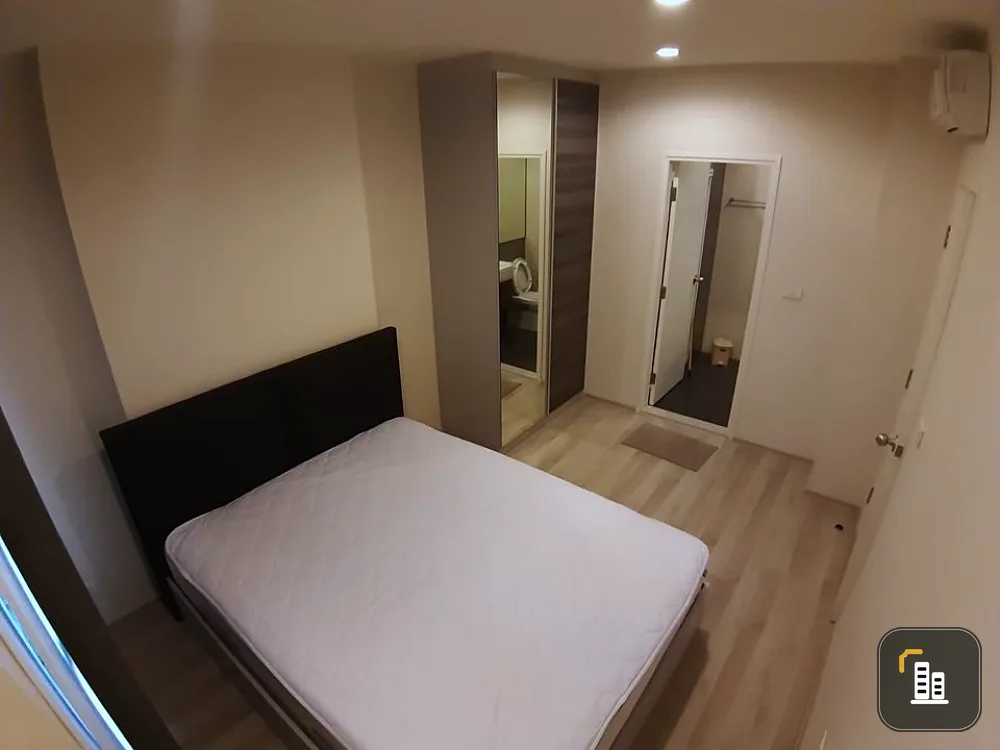 Condo for sale, Centric Ratchada-Huay Kwang, 15th floor, Ratchada Road view, room is not attached to the garbage room. Book now, you won't regret it.
