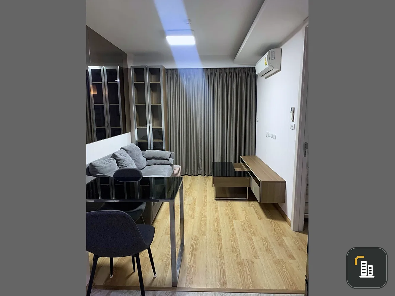 Sell / rent JRY Condo Rama 9, 2nd floor, private in front of the room, does not collide with anyone. Nice built-in furniture. Book now.