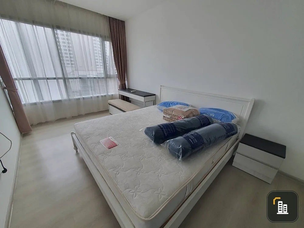 Condo for rent Life Ratchadaphisek, 2 bedrooms, 2 bathrooms, 8th floor, fully furnished with built-in furniture, don't miss it.