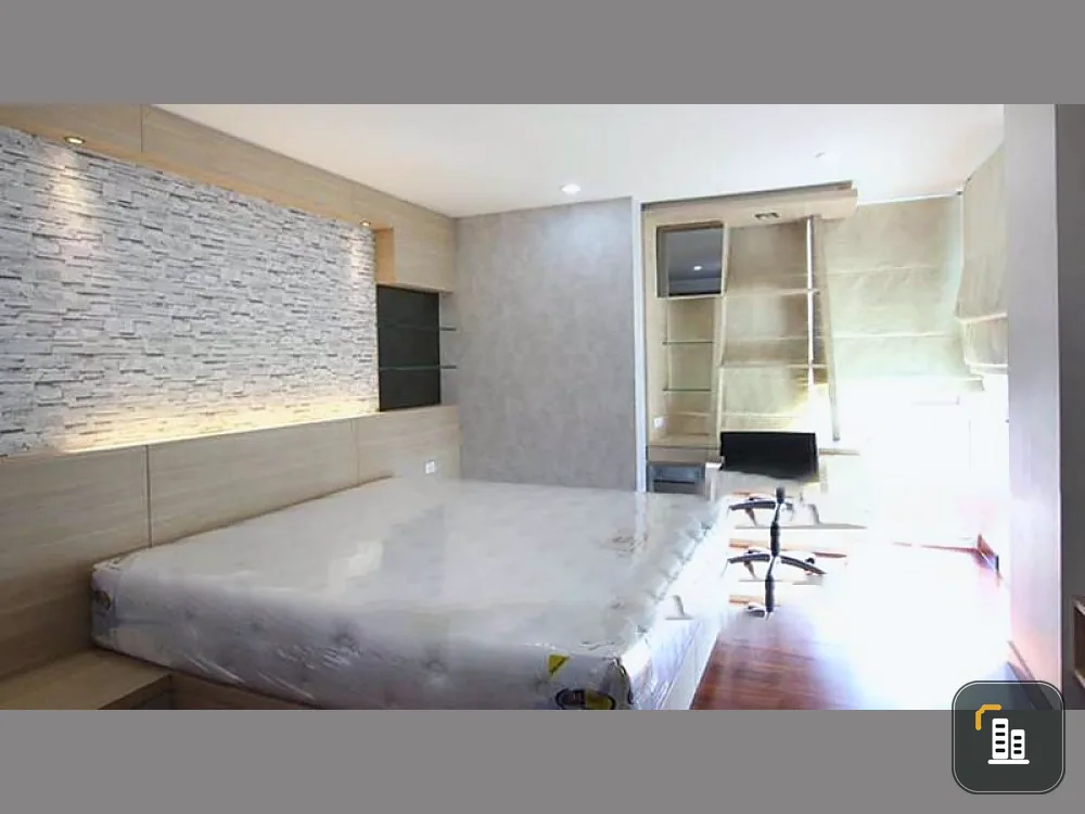Condo for sale, Urbana Sukhumvit 15, good location, convenient transportation, book now.