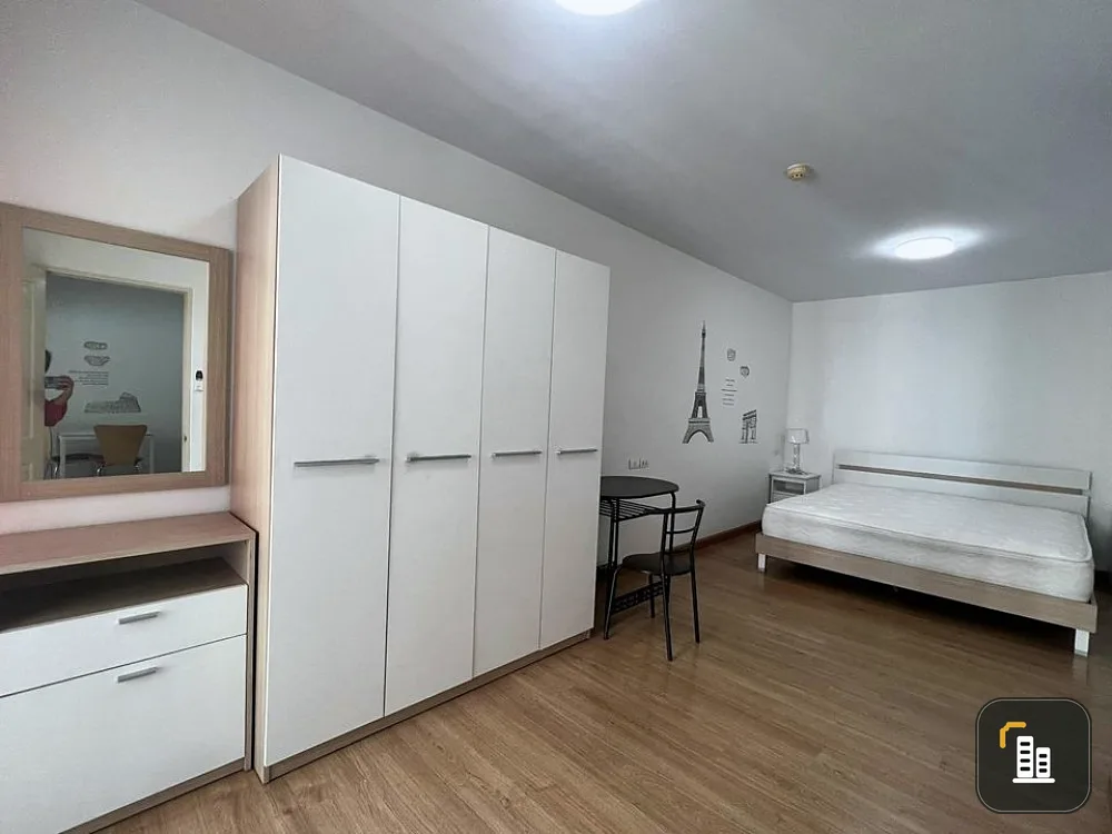 Sale Supalai Park, Kaset Intersection, very spacious room room divider The room is open and airy. The room is not hot. Book now.