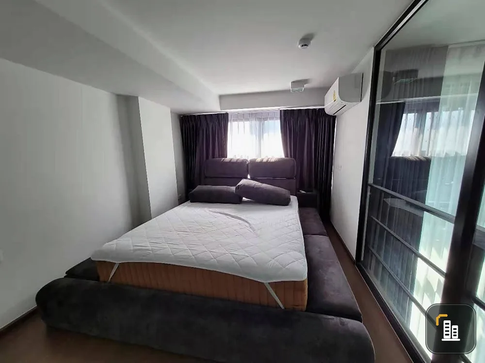 Urgent sale, IDEO New Rama 9, duplex room, very nice, lots of space Furnished + electrical appliances ready. Book now.