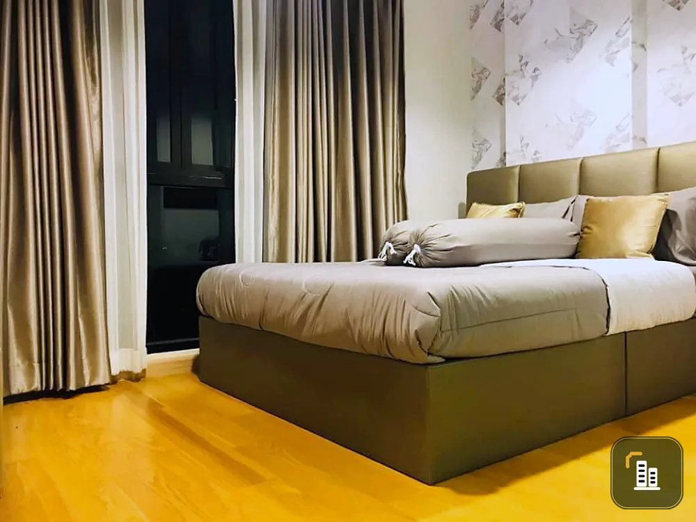 For rent, Bangkok Feliz, Krungthonburi, spacious room, decorated in modern style. Separate the kitchen into proportions. Book now.