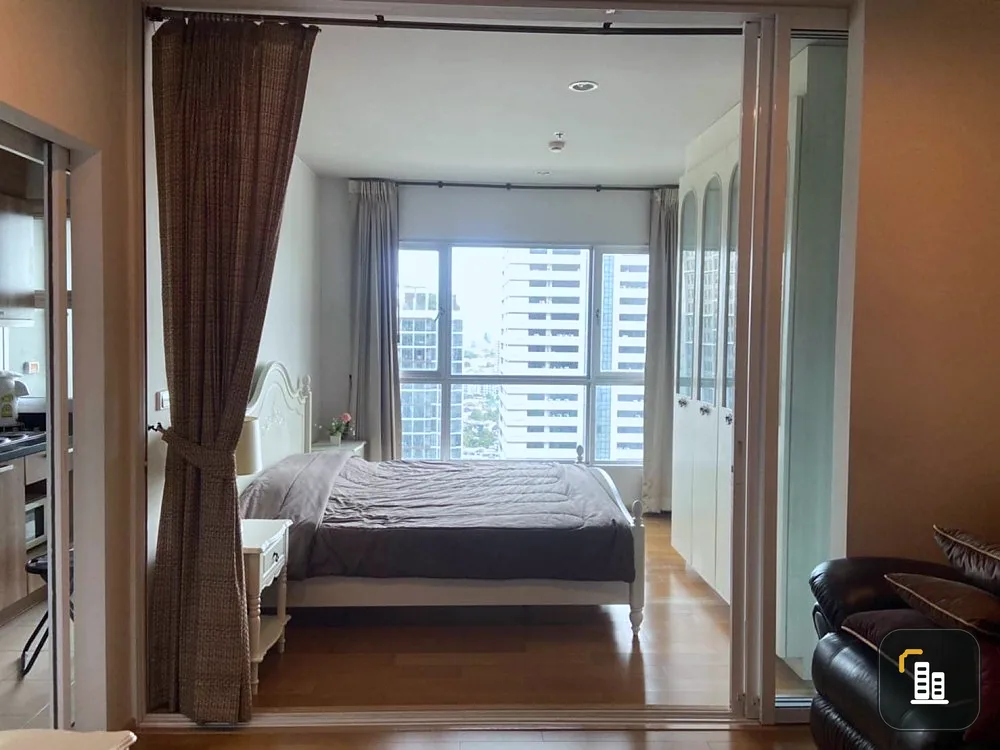 Sell / rent Hive @ Sathorn, fully furnished. Got a height of 26th floor, an open room, not hot. Book now.