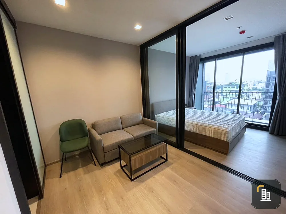 For rent, The Line Phaholyothin Park, fully furnished and electrical appliances. Plus the view is not blocked. You can carry your bag in.