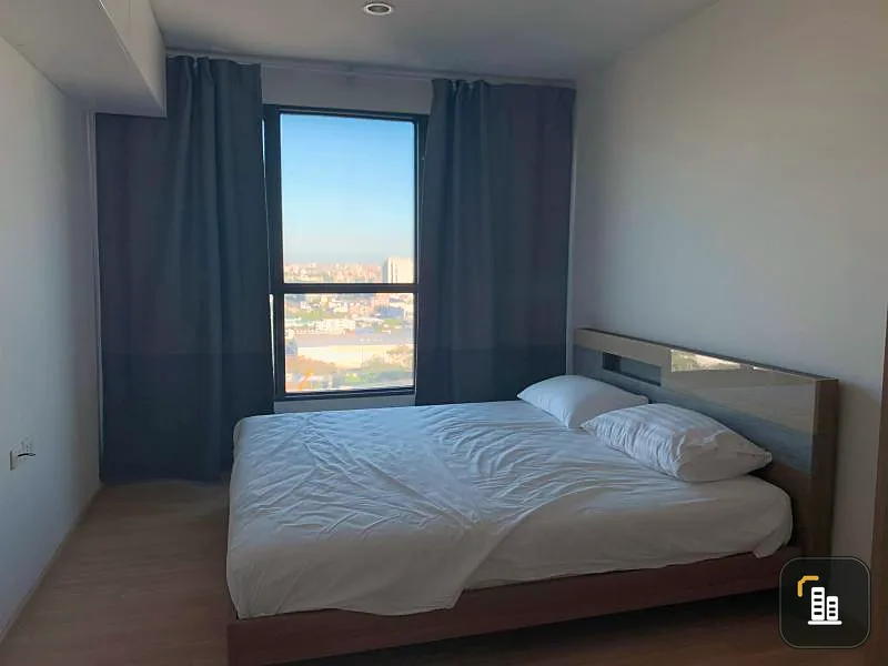 For rent, The Base Chaengwattana, separated from the living room. Very private rim room, plus canal view. Book quickly.