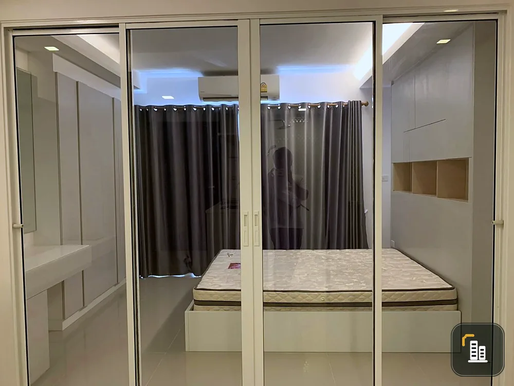 Condo for sale Champs Elysees Tiwanon, corner room have a wide balcony fully furnished Don't miss a good room