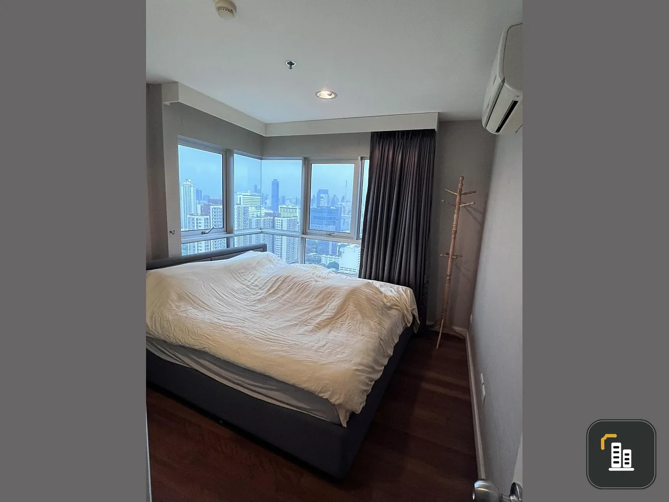 Belle Grand Rama 9 for sale, high floor, unblocked view, 2 bedrooms, large bed, super nice to sleep. Book now