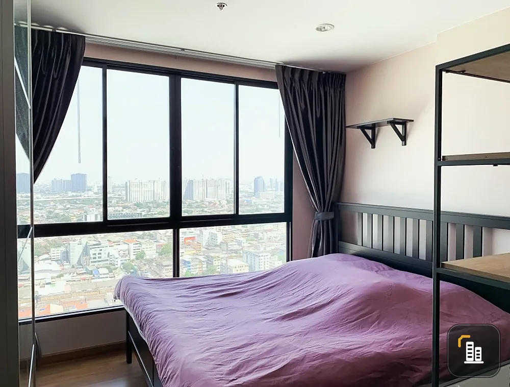 For rent The Tree Interchange, high floor, beautiful view, fully furnished. Plus a large leather sofa that is very comfortable to sit. Book now.