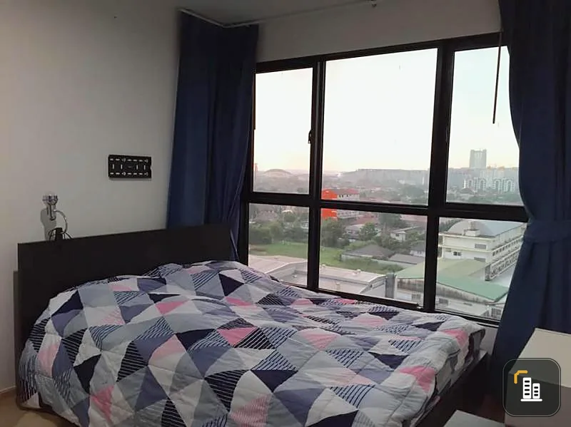 This room must be rented out. The Base Chaengwattana, corner room, has two views, 2 sides, complete electrical appliances, don't miss it.