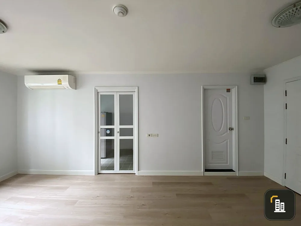 For sale / For rent Lumpini Place Narathiwat Ratchanakarin condo, good location, convenient transportation, don't miss