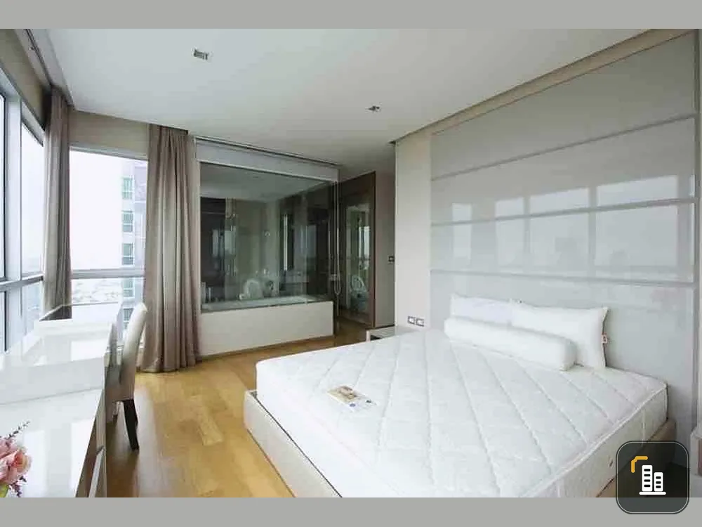 For rent!! Condo The Address Asoke, 41st floor, beautiful room, fully furnished. Ready to move in immediately, don't miss it!!