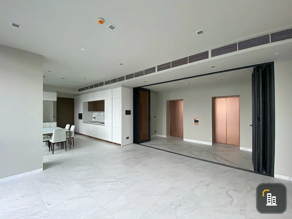For rent, The Monument Thonglor, empty room, good location, convenient transportation, don't wait.