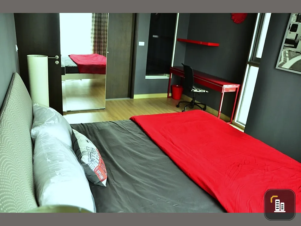 Condo for rent, Sky Walk and Wells Residence, fully furnished. Ready to move in, near the train station