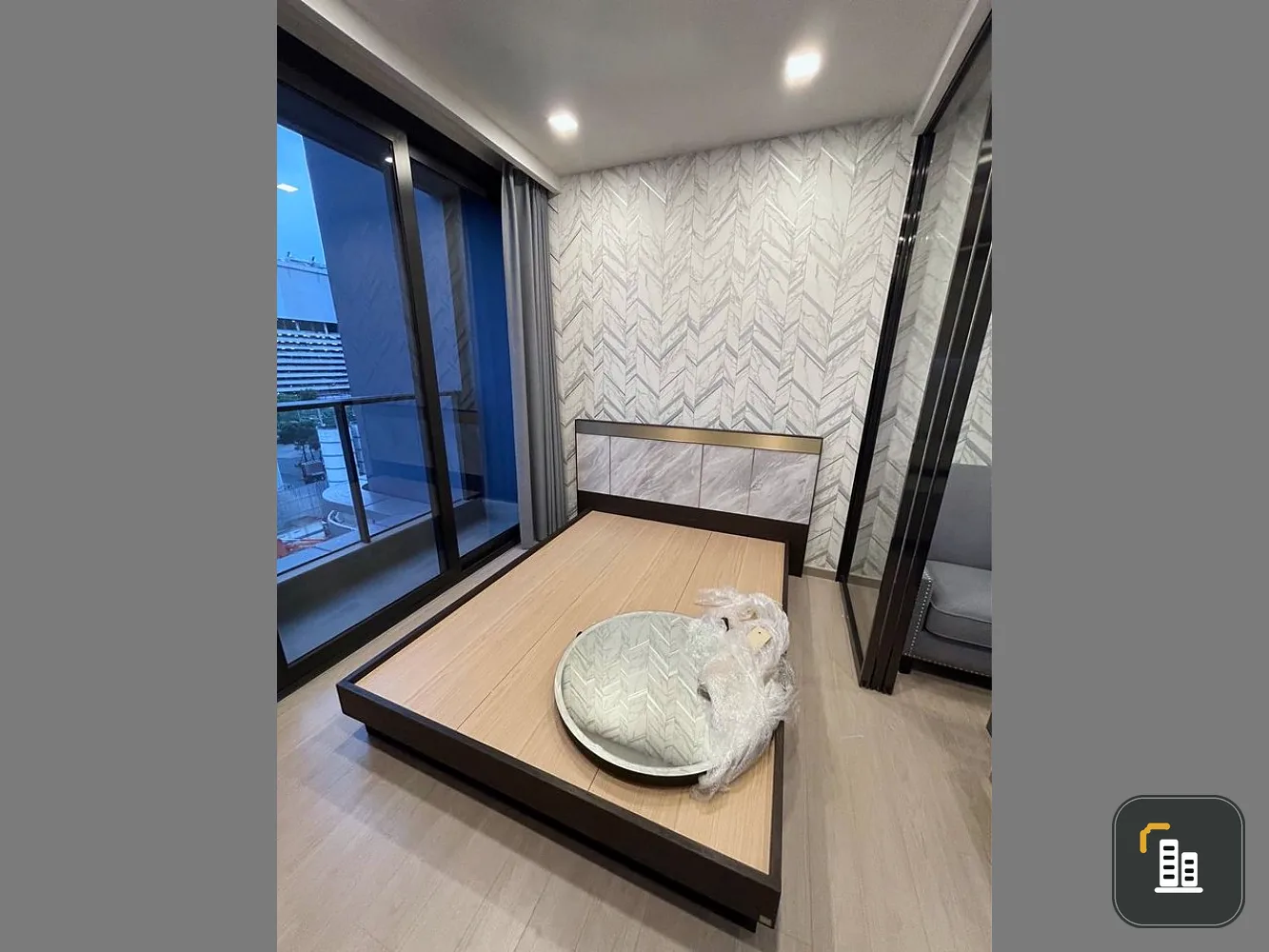 Condo for rent, One 9 Five Asoke-Rama 9, beautiful and elegant room Decorate the marble wallpaper with furnishings. Book now.
