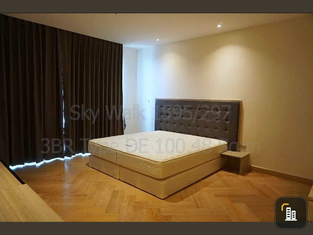 For rent!! Condo Skywalk and Wells Residence, 24th floor, luxury condo, good location, convenient transportation, hurry and book now!!