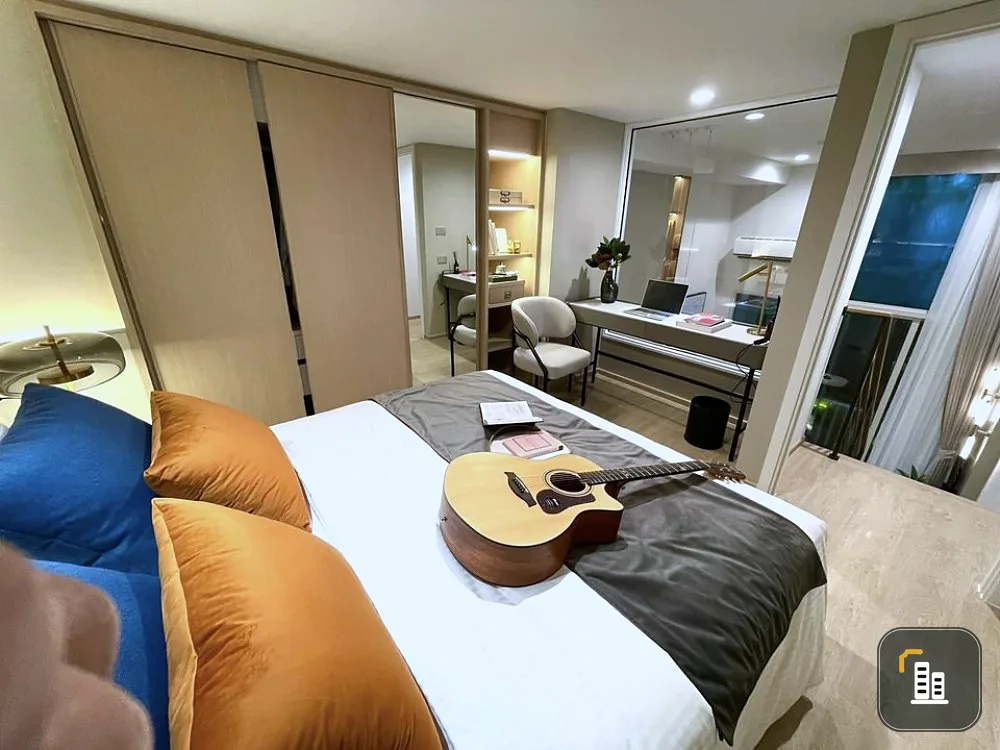 Selling Culture Chula. Beautiful room with high ceilings. Modern decoration, not blocking the view for sure. Don't miss out. Book now.