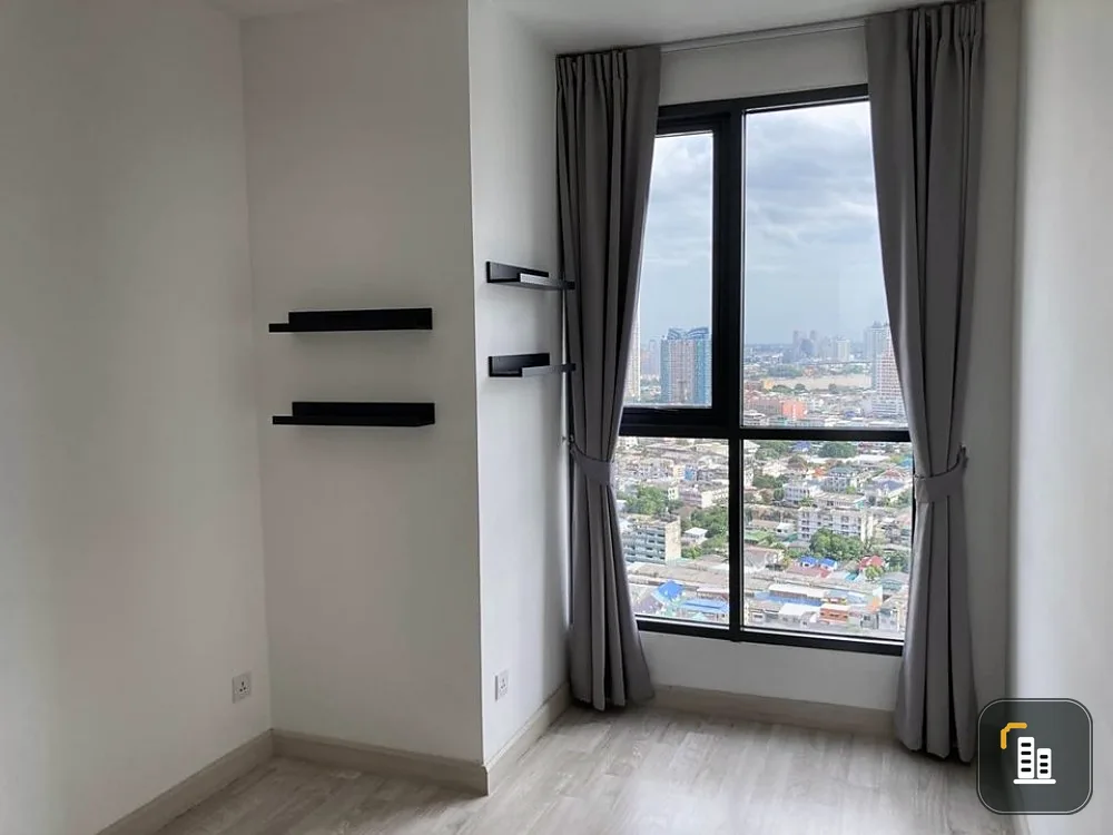 Condo for sale, Ideo Mobi Sathorn Taksin, wide room, view of the Chao Phraya River. Furnished + electrical appliances ready. Hurry up to reserve.