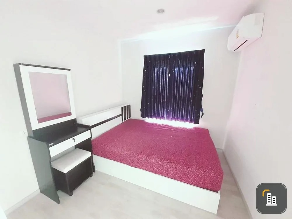 For rent or sale, Plum Central, Phase 1 , 29th floor, has a high view, plus the price is not strong. I was told that I had to reserve quickly.