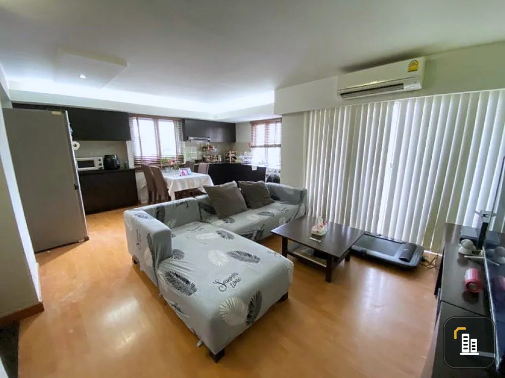 Sell Family Park Ladprao 48, wide room, 3rd floor, room at the edge, large sofa to sit and sleep, it's very comfortable. Book now.